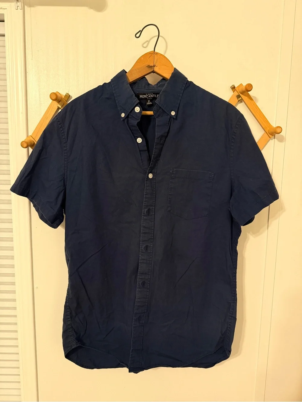 J. Crew Men’s Short-Sleeve Button-Down Shirt in Navy